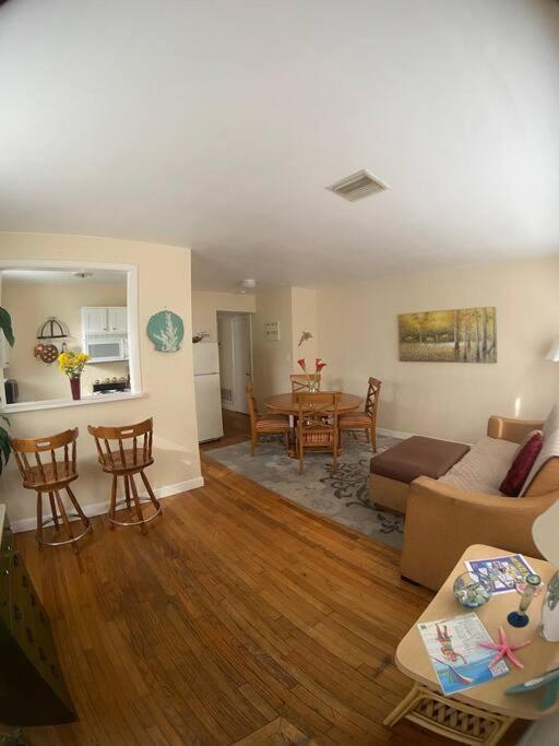 Private One-Bedroom 6 -Directly Across From Beach 圣徒皮特海滩 外观 照片
